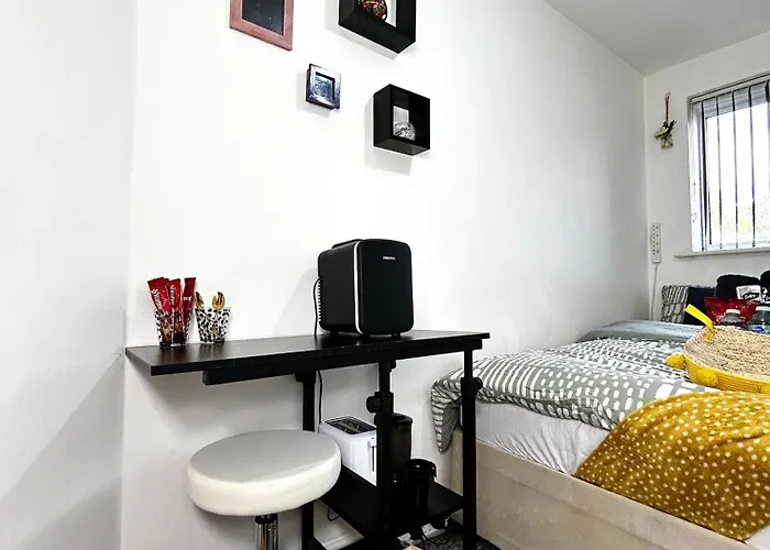 Appartement Cozy Private With Private Bathroom & Free Parking In Salford!