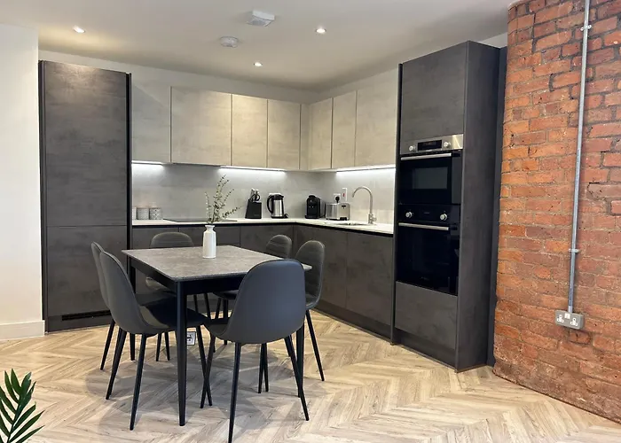 Apt, Free Parking, Business, Couples & Families Manchester
