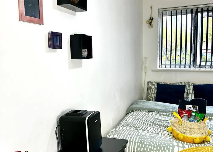 Convenient Private Bed, Bath & Parking Included Pansiyon *