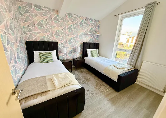 3 Bedroom House With Free Parking * Manchester