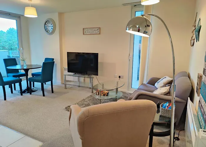 Free Private Parking - City Centre 2 Bedroom Ensuite Near Shopping & Financial Centre, Victoria Station & Ao Daire