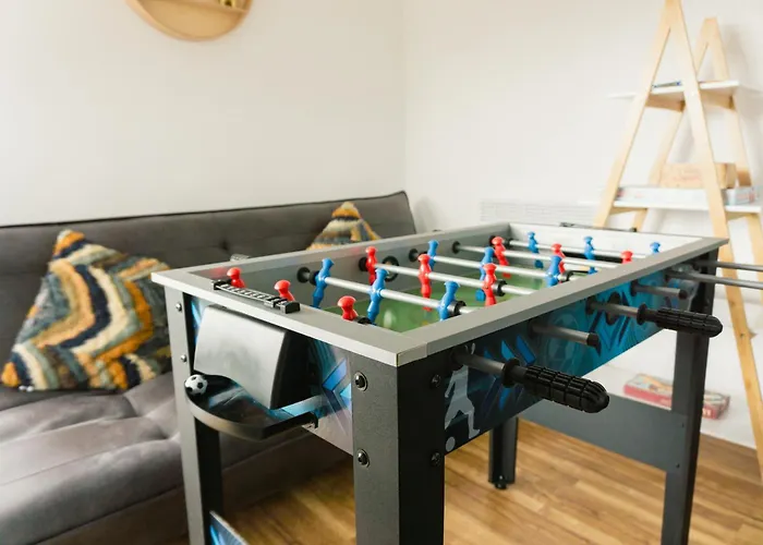 Manchester's Luxurious 2-bed Haven With Balcony - Canal Views & Proximity To United Apartament Manchester