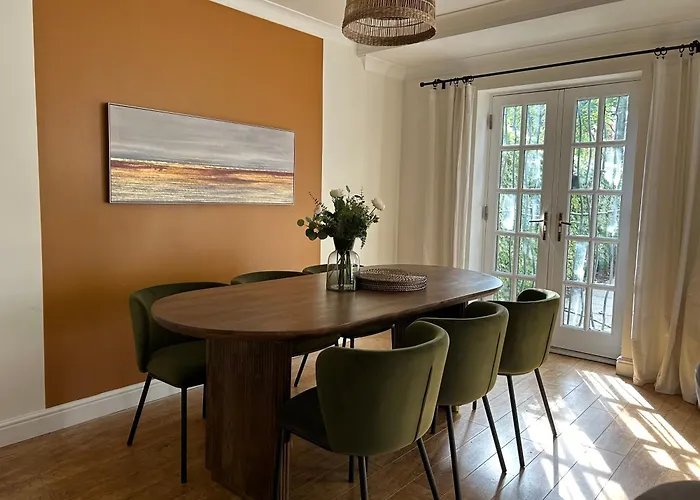 Serene Retreat Sleeps 6 With Garden Dom wakacyjny