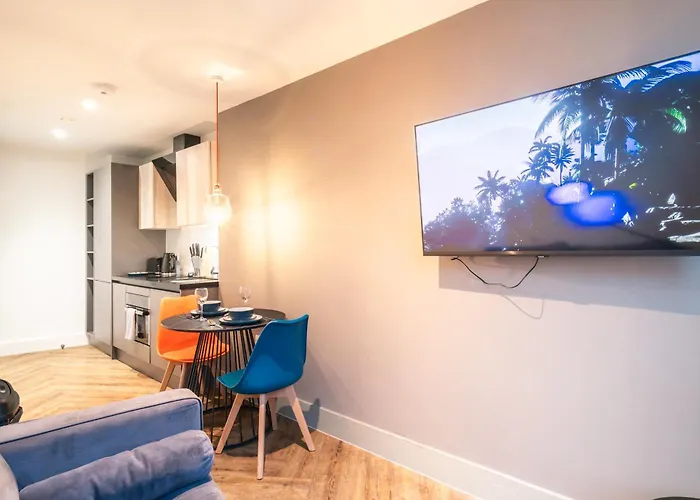 Stylish 2 Bedroom In 아파트