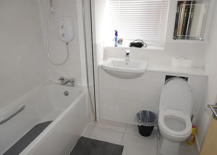 홈스테이 Luxury - Pick A - Free Parking & Kitchen Access, Near Etihad Stadium, The Coop Live & Piccadilly Station, *