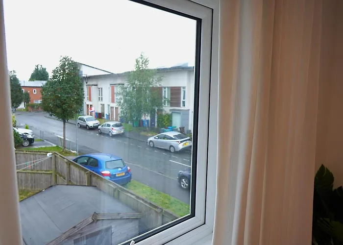 Luxury - Pick A - Free Parking & Kitchen Access, Near Etihad Stadium, The Coop Live & Piccadilly Station, 맨체스터