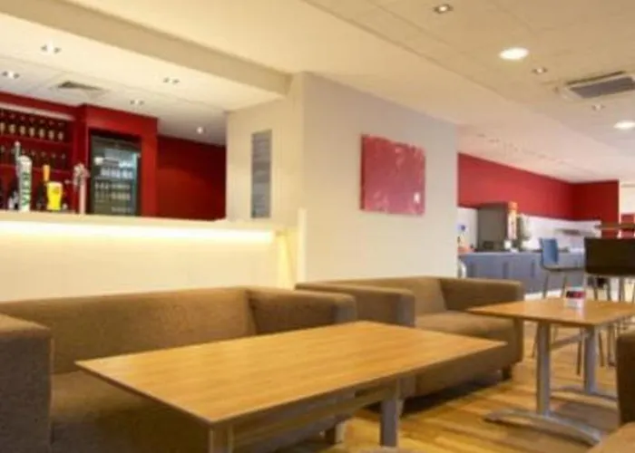 Travelodge Salford Quays 호텔