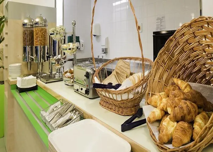 Travelodge Salford Quays 호텔 3*