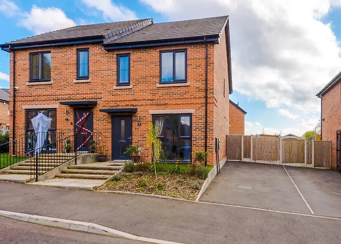 Sleeps 7, Stunning Home, Free Parking, Perfect For Groups, Long Term Disc * Manchester