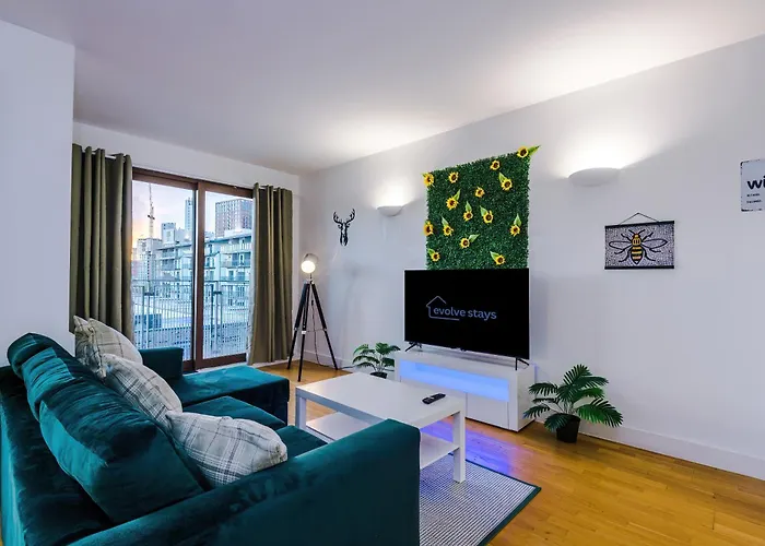 Sleeps 8, Duplex Apartment, Pool Table, Balcony X2, Long Term Disc, Perfect For Groups *