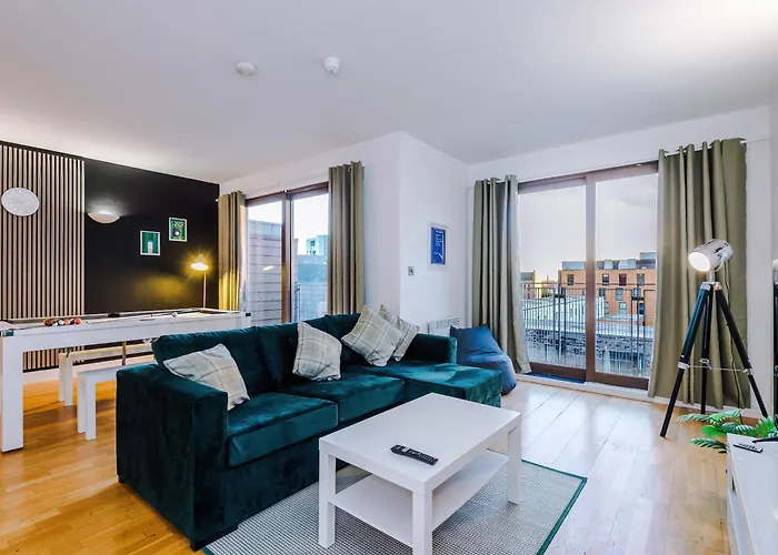 Sleeps 8, Duplex Apartment, Pool Table, Balcony X2, Long Term Disc, Perfect For Groups *