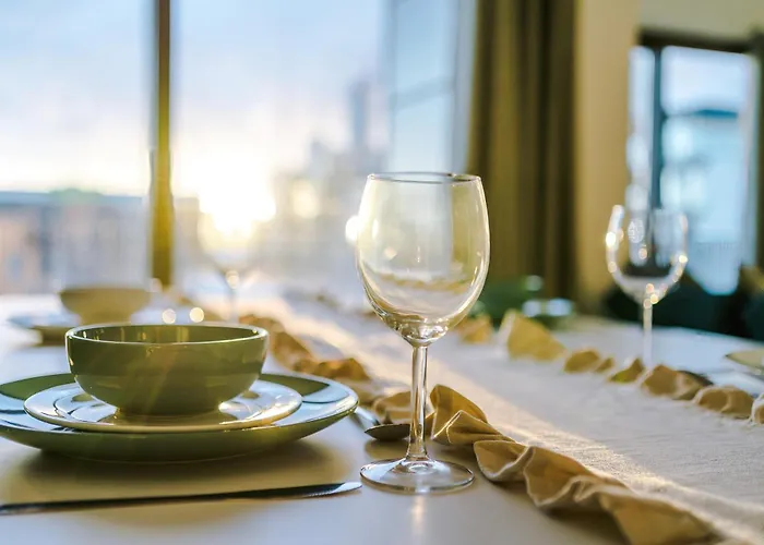 Sleeps 8, Duplex Apartment, Pool Table, Balcony X2, Long Term Disc, Perfect For Groups