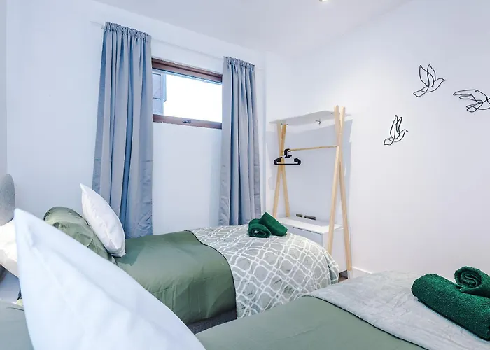 Sleeps 8, Duplex Apartment, Pool Table, Balcony X2, Long Term Disc, Perfect For Groups アパート *