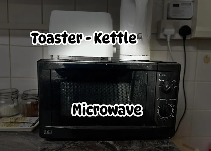 Cosy - Fresh New Master Bedroom Sleeps 3 Guests - 3 Adults ゲストハウス マンチェスター