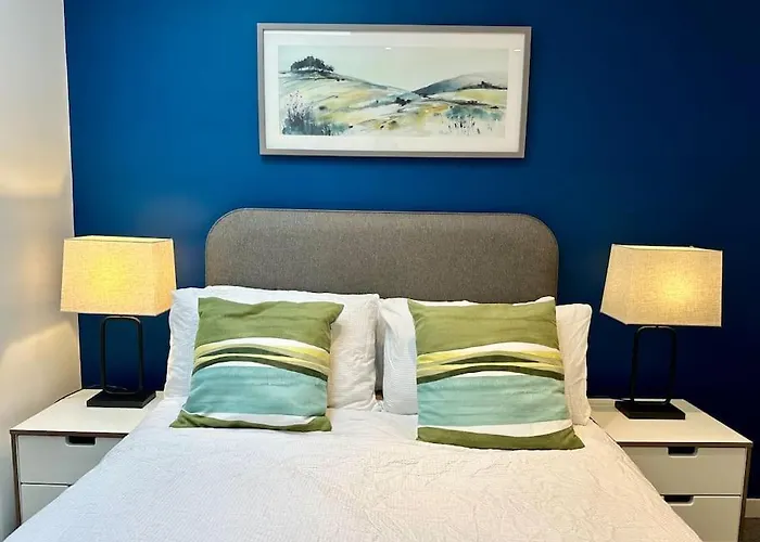 Stunning Centre Duplex With Free Parking *