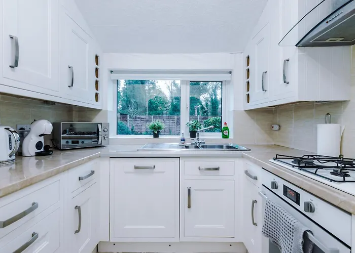 New! 4-bed In By 53 Degrees Property, Ideal For Business & Long Term Contractor Stays, Sleeps 10! Manchester