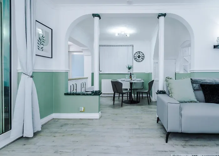 Semesterbostad New! 4-bed In By 53 Degrees Property, Ideal For Business & Long Term Contractor Stays, Sleeps 10! *