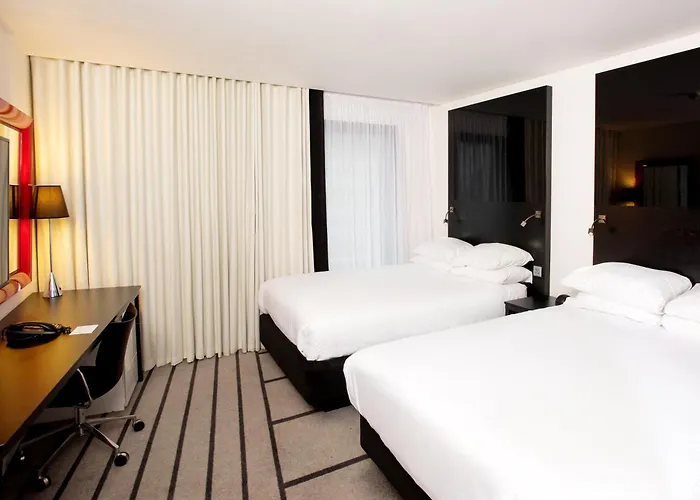 Crowne Plaza Centre By Ihg 4*