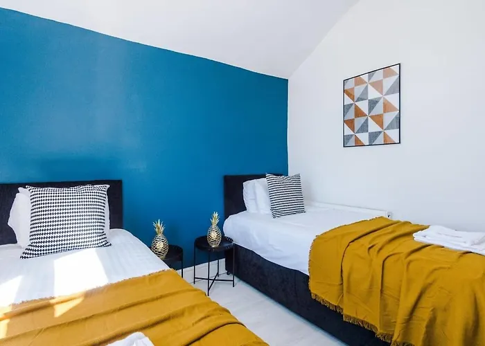 Large 4 Bedroom With Free Parking Near Mediacityuk