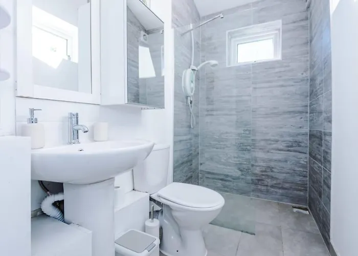 Large 4 Bedroom With Free Parking Near Mediacityuk 度假居 *