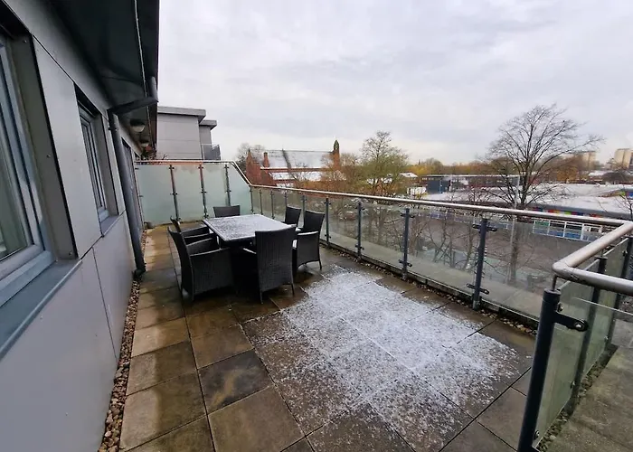 Lovely 3 Bed Close To Centre By Superhost Apartment