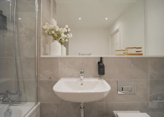 Midori By The Heim *