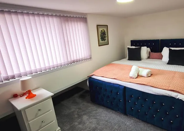 Large Victorian House 15 Minutes From Centre 펜션 *