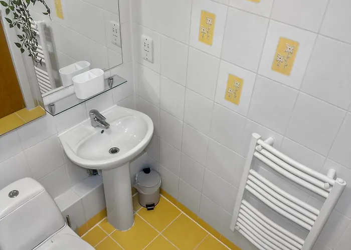 公寓 Cozy - 2 Beds, Sleeps 5, Free Parking! 曼彻斯特