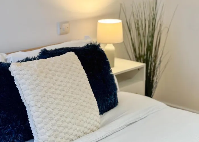 公寓 Cozy - 2 Beds, Sleeps 5, Free Parking!