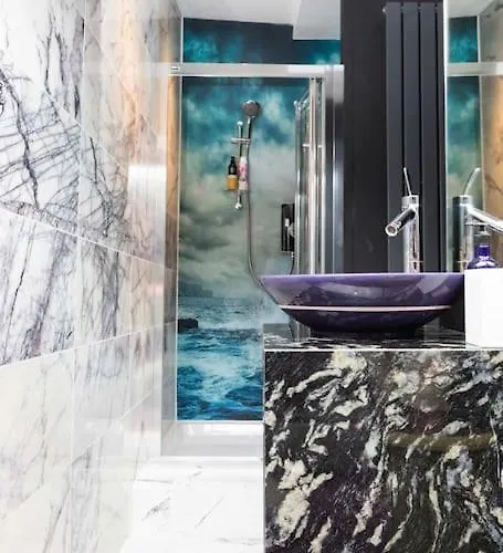 Stunning 130ft Classic Yacht Манчестер