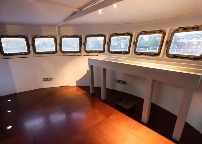 Ботель Stunning 130ft Classic Yacht *