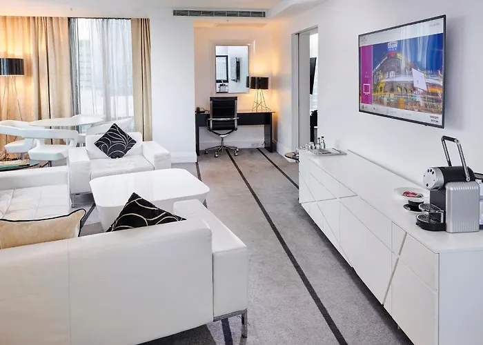 Crowne Plaza Centre By Ihg Hotel 4*