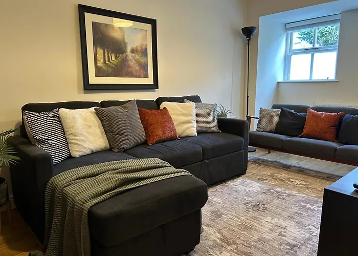 Serene Retreat Sleeps 6 With Garden *