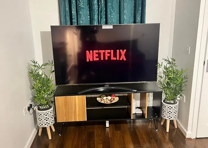 New Getaway House With 2 Free Parking Daire Manchester