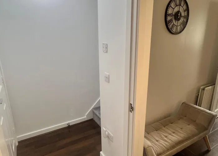 New Getaway House With 2 Free Parking Daire *