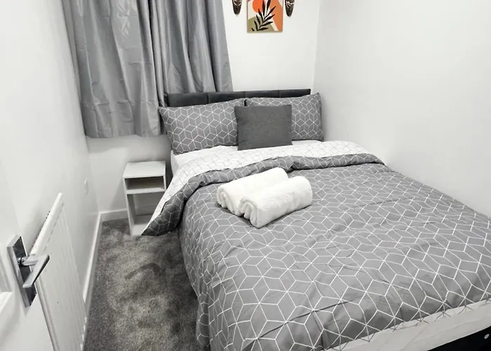 New Getaway House With 2 Free Parking Daire