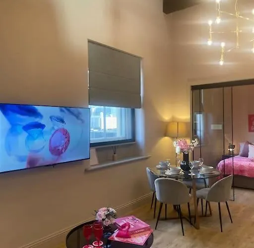 Pretty Pink Posh Penthouse Lejlighed Manchester