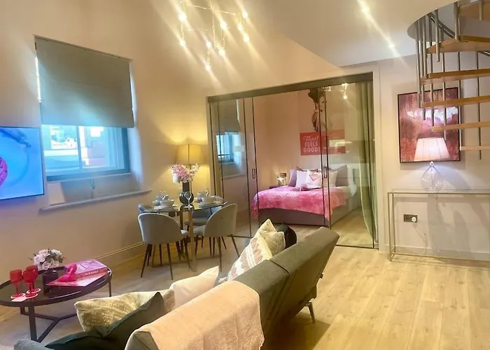 Pretty Pink Posh Penthouse Lejlighed