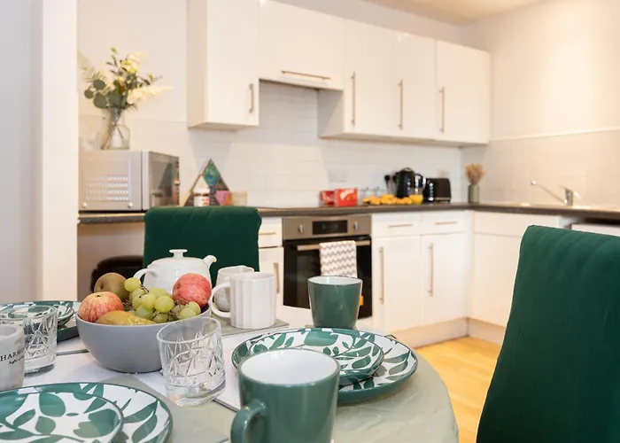 דירה - Beautiful Serviced Apartment, Amazing Location, Close To Old Trafford, Centre, Media City, Etihad, Coop Live, Ao Arena, Salford Quays, Sleeps Up To 6, With Free Private Car Parking מנצ'סטר