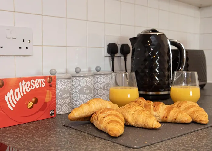 - Beautiful Serviced Apartment, Amazing Location, Close To Old Trafford, Centre, Media City, Etihad, Coop Live, Ao Arena, Salford Quays, Sleeps Up To 6, With Free Private Car Parking מנצ'סטר