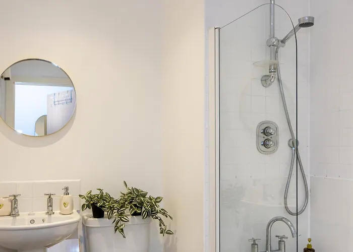 - Beautiful Serviced Apartment, Amazing Location, Close To Old Trafford, Centre, Media City, Etihad, Coop Live, Ao Arena, Salford Quays, Sleeps Up To 6, With Free Private Car Parking * מנצ'סטר