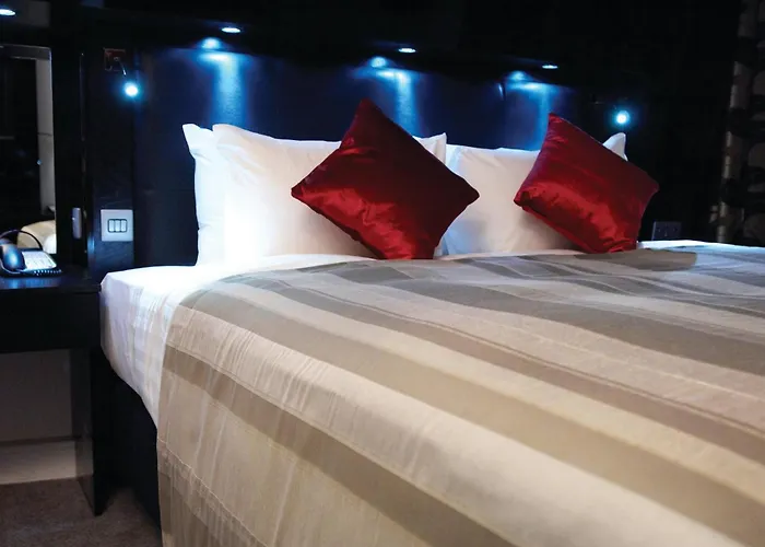 Crowne Plaza Centre By Ihg Hotel 4*