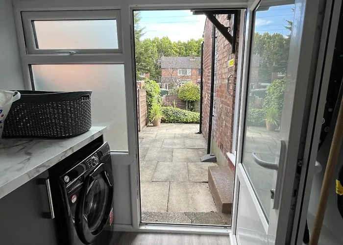 Modern 3-bed Stay-away-home Sleeps 6 Nr *