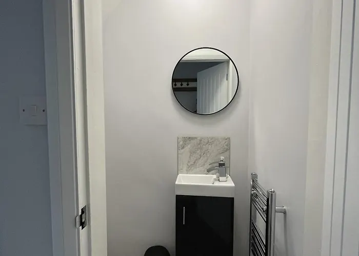 Modern 3-bed Stay-away-home Sleeps 6 Nr בית נופש