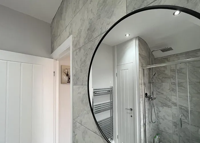 Modern 3-bed Stay-away-home Sleeps 6 Nr * מנצ'סטר