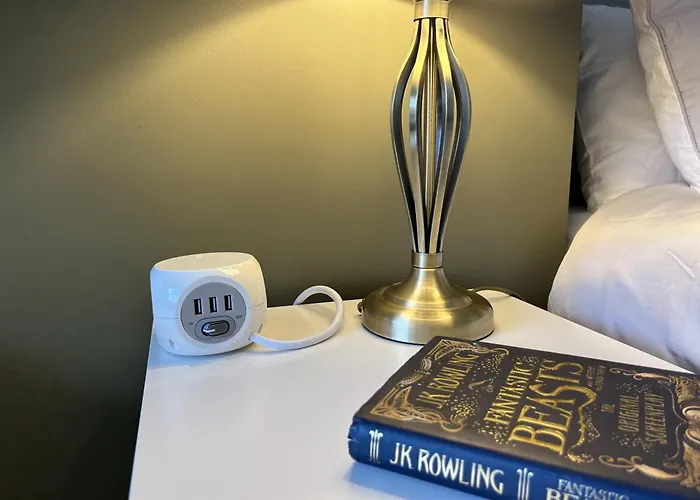 Modern 3-bed Stay-away-home Sleeps 6 Nr בית נופש *