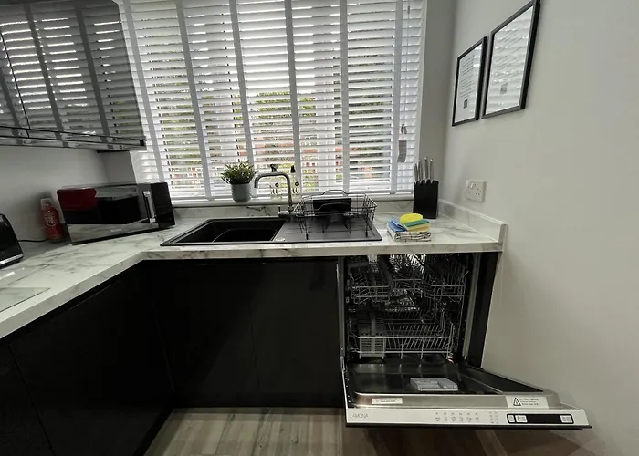 בית נופש Modern 3-bed Stay-away-home Sleeps 6 Nr *