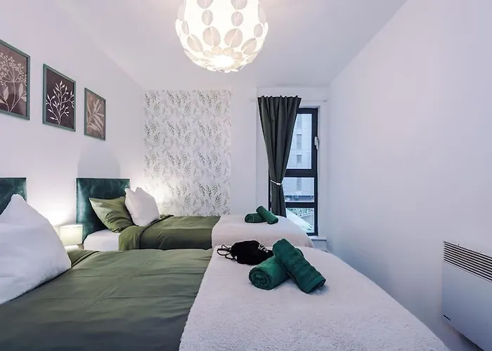 Spacious Deansgate Apartment, Free Park, Sleeps 8 *
