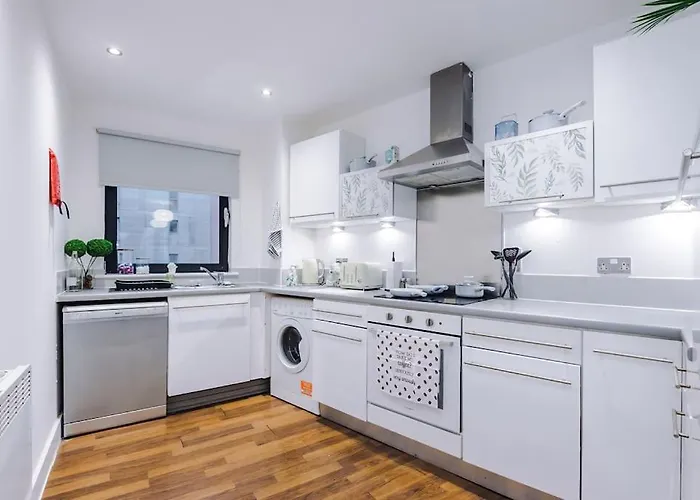 Spacious Deansgate Apartment, Free Park, Sleeps 8 * Manchester