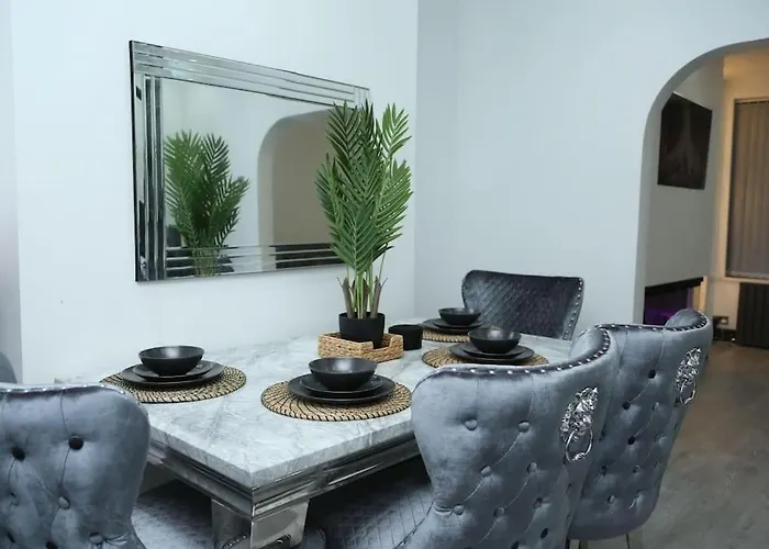 Сasa de vacaciones Full, Modern Family House In Salford *